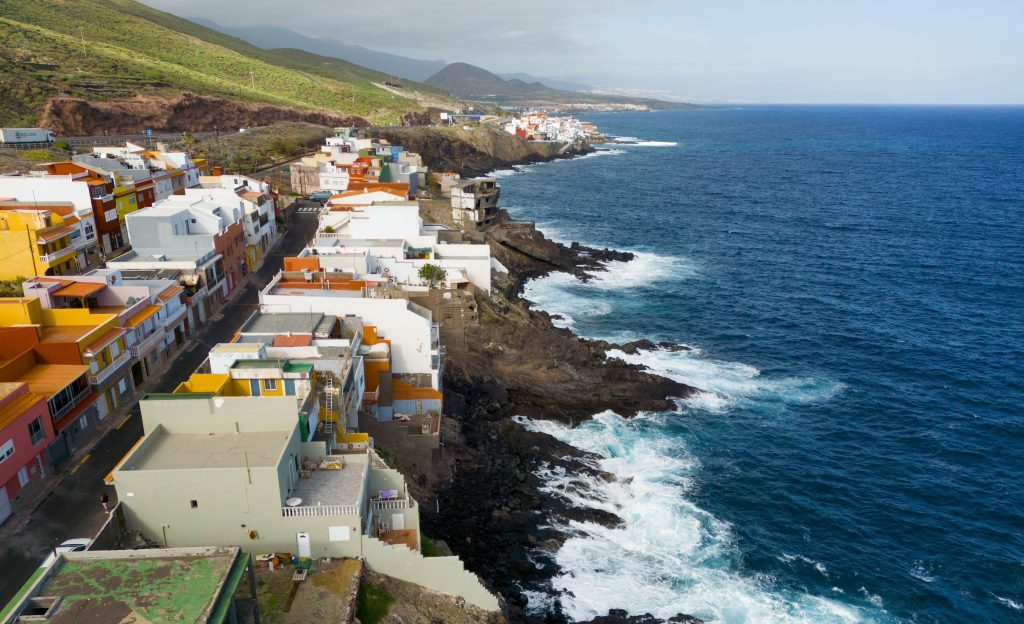 Viviendas en un núcleo costero de Canarias